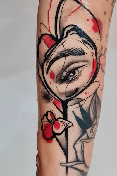 Tatuaje de ojo de mujer con naturaleza